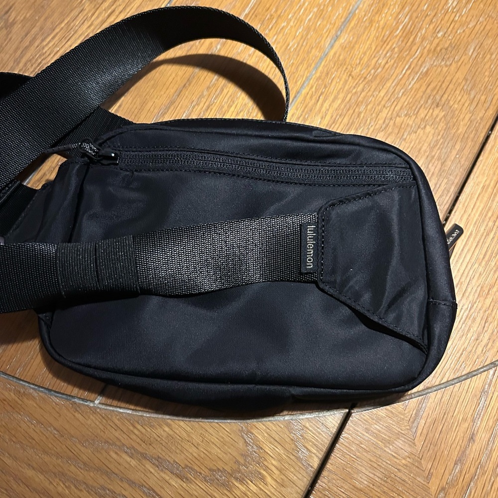 lululemon athletica Black Belt Bag - Picture 4 of 6